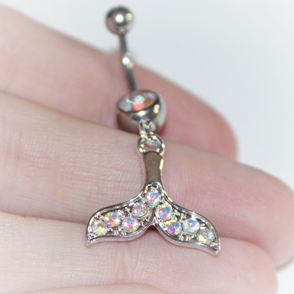 Iridescent whale tail crystal belly ring - Picture 4 of 12